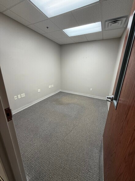 More Photos Of 3413 Golden Rd, Tyler Medical For Lease