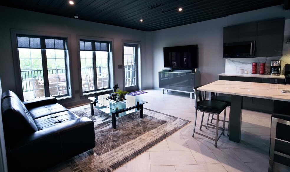 More Photos Of 2244 Ferry Rd, Naperville Flex For Sale