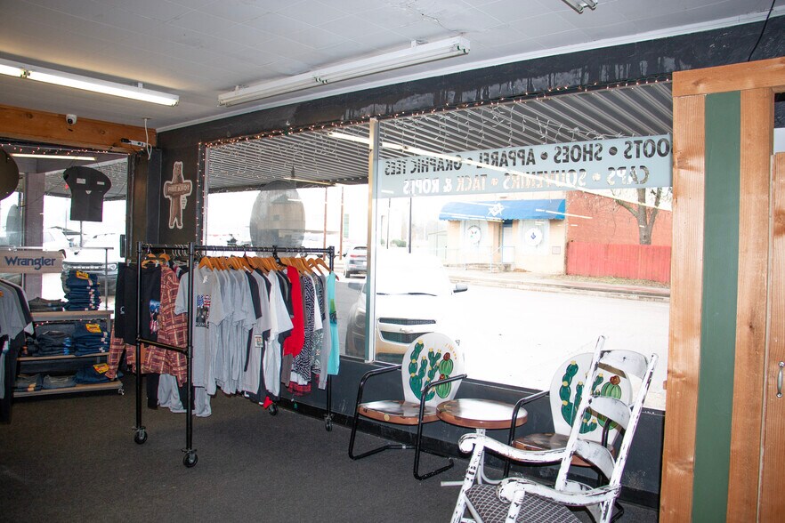 More Photos Of 110 N Broadway St, Broken Bow General Retail For Sale