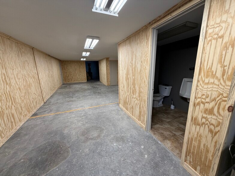 More Photos Of 15921 N Florida Ave, Lutz Warehouse For Sale