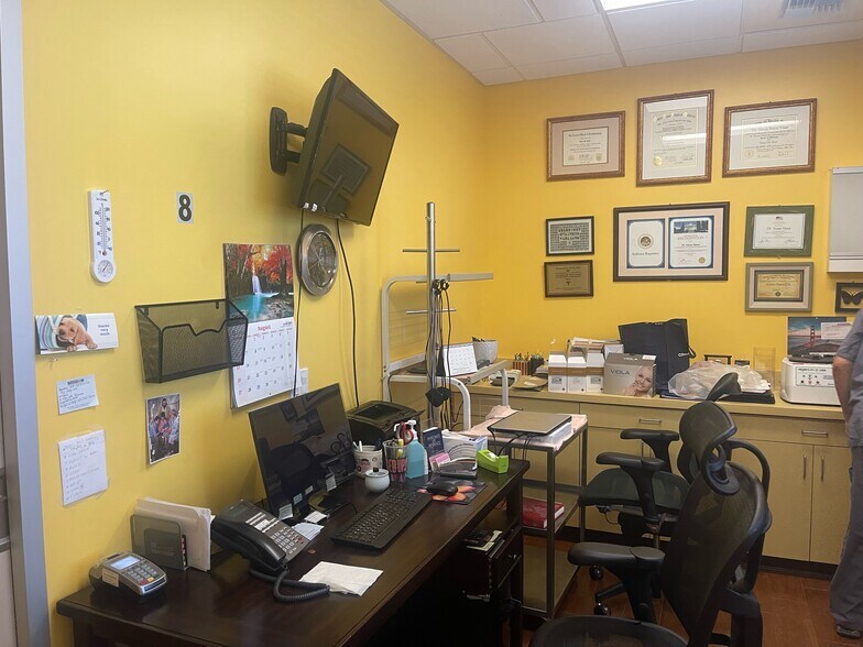 More Photos Of 9900 Stockdale Hwy, Bakersfield Medical For Sale