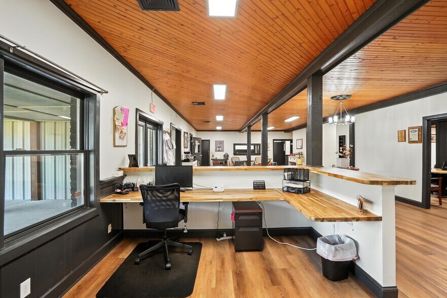 More Photos Of 108 Beam Dr, Mooresville Flex For Sale