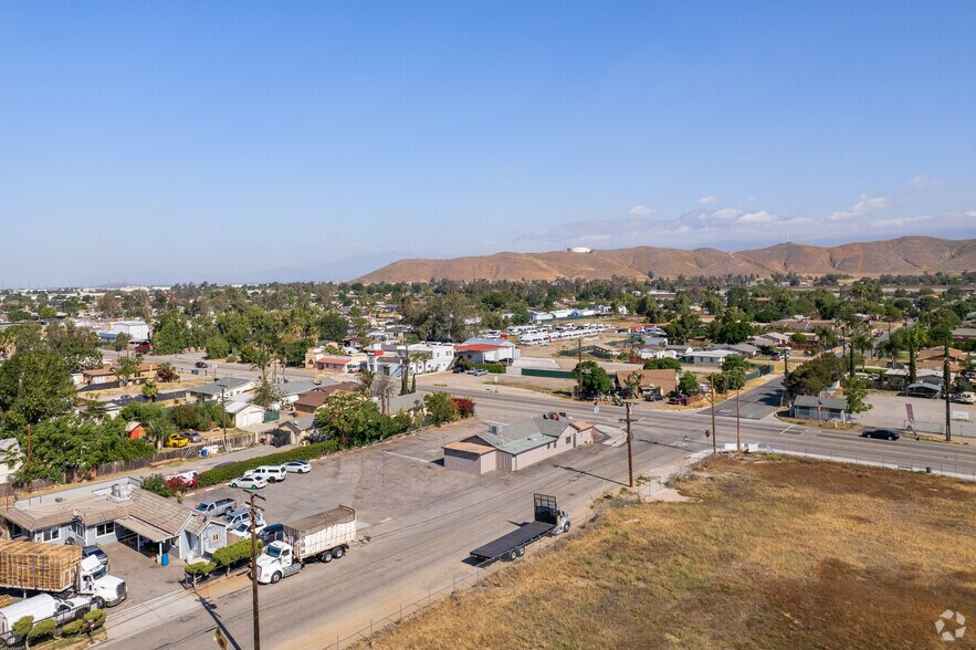 More Photos Of 9608 Mission Blvd, Jurupa Valley Bar For Sale