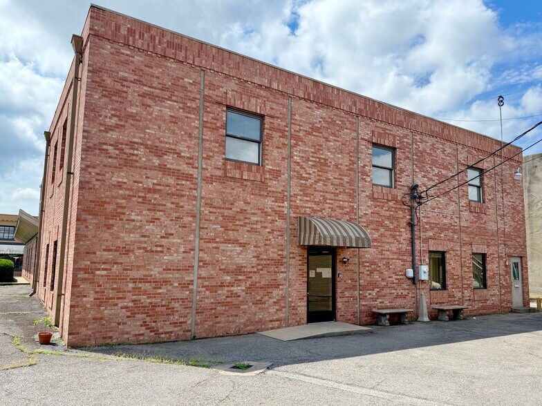 More Photos Of 108 S Main St, Madisonville Office Residential For Sale