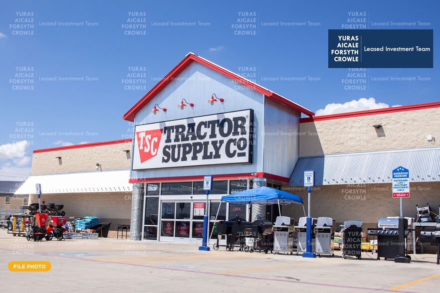 Primary Photo Of 8015 Senoia Rd, Fairburn Freestanding For Sale