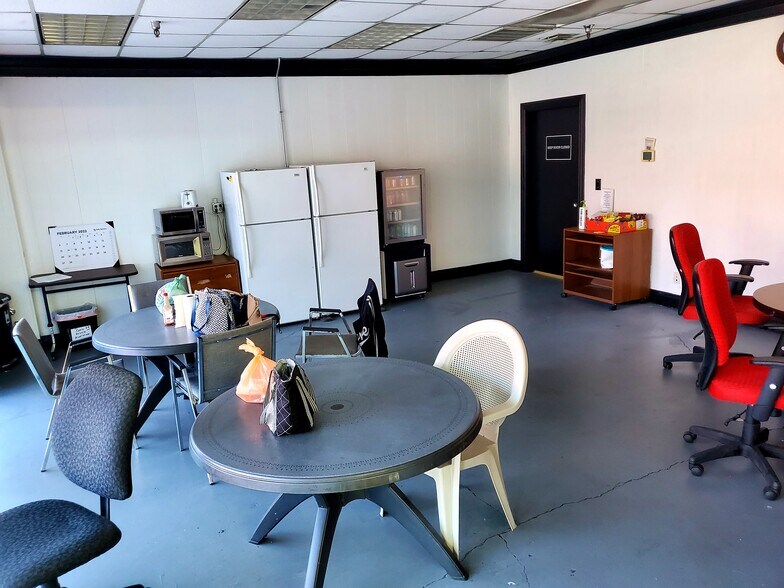 More Photos Of 2908 S Highland Dr, Las Vegas Warehouse For Lease
