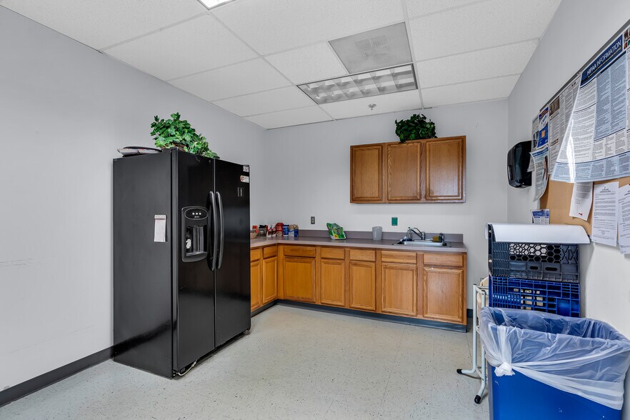 More Photos Of 1433 Hooper Ave, Toms River Office For Lease