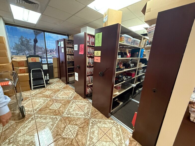 More Photos Of 202 E Earll Dr, Phoenix Medical For Sale