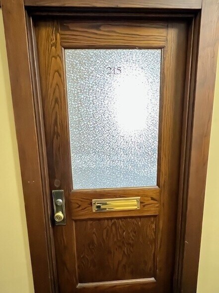 More Photos Of 100 N Chestnut St, Champaign Office For Lease