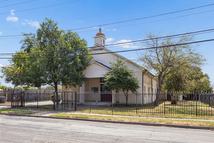 More Photos Of 2602 Kings Rd, Dallas Religious Facility For Sale