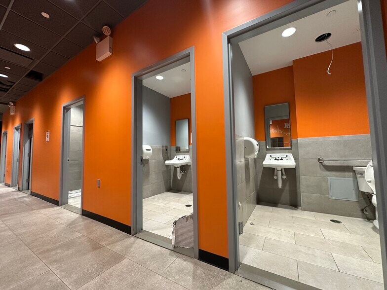 More Photos Of 313-321 W 37th St, New York Apartments For Lease