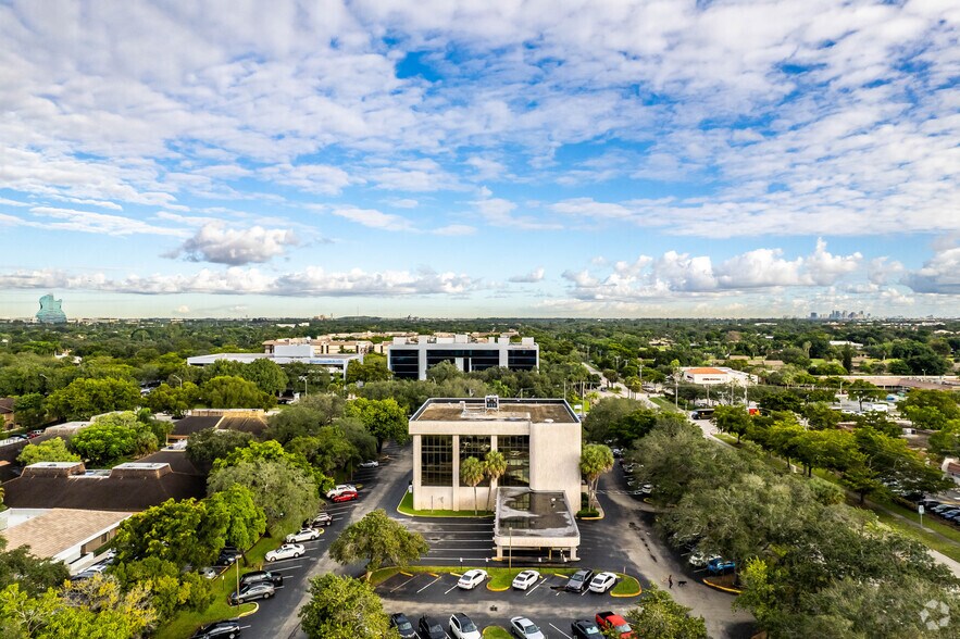 More Photos Of 4600 Sheridan St, Hollywood Office For Lease