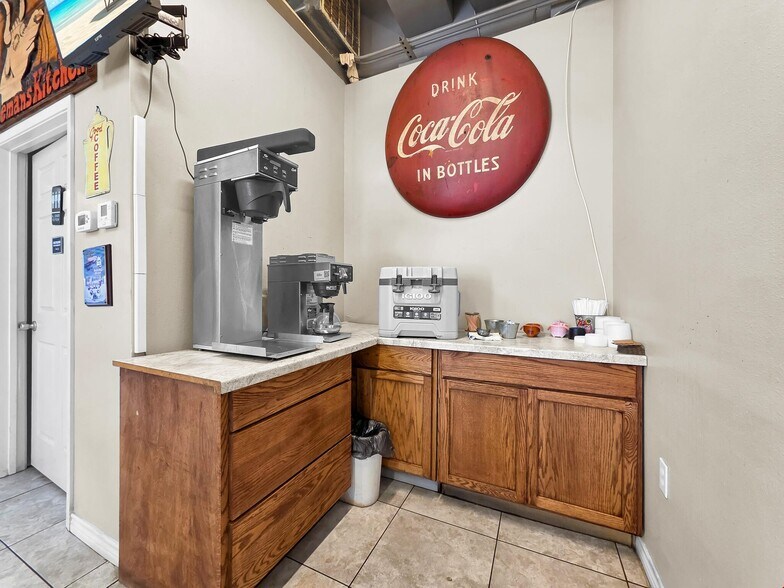More Photos Of 1220 Highway 124, Winnie Service Station For Sale