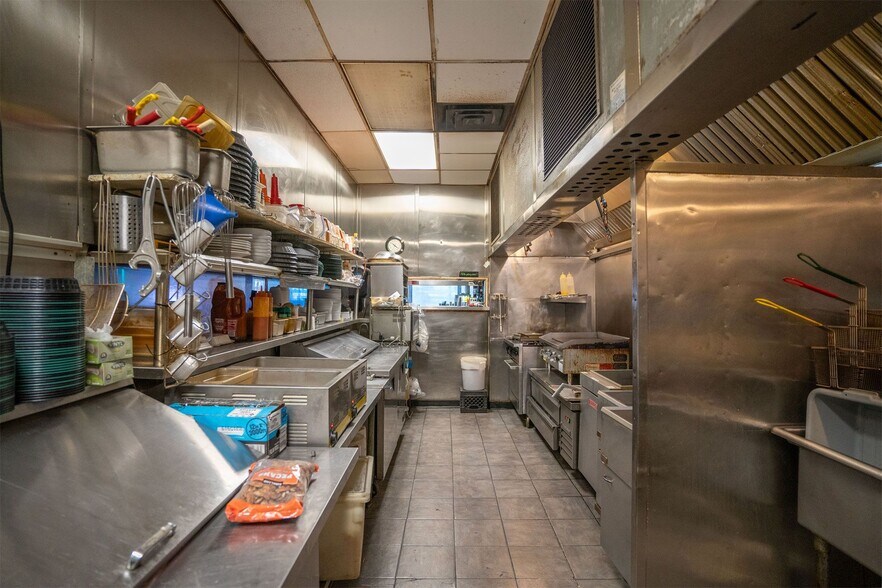 More Photos Of 423 Southwest Blvd, Kansas City General Retail For Sale