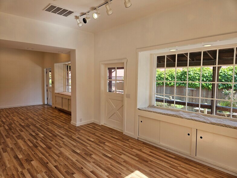 More Photos Of 10470 Lansing St, Mendocino Storefront For Sale