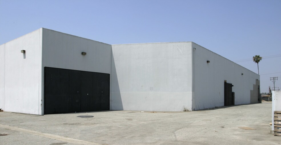 More Photos Of 13920 S Broadway, Los Angeles Warehouse For Lease