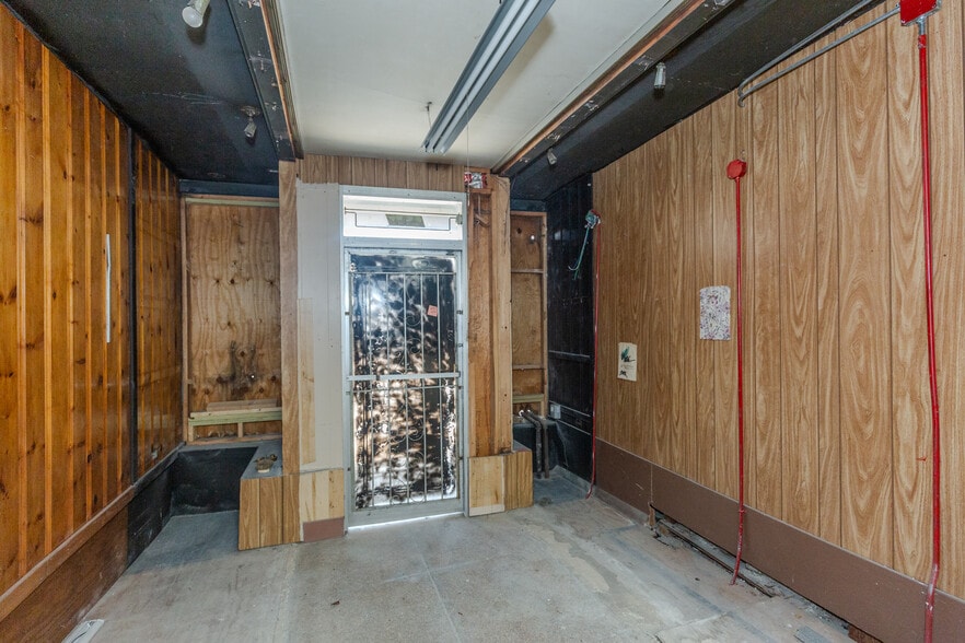 More Photos Of 1243 Main St, West Warwick General Retail For Sale