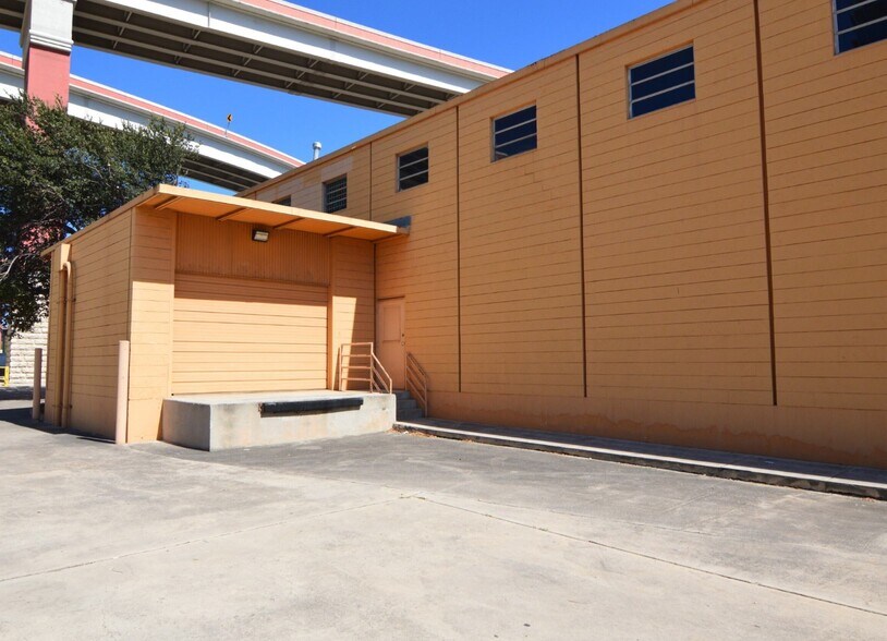 More Photos Of 202 NE Loop 410, San Antonio Flex For Lease