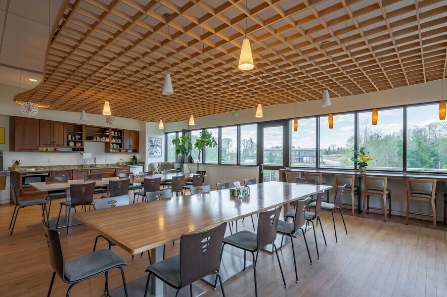 More Photos Of 6 Kitty Hawk Lndg, Londonderry Office For Sale