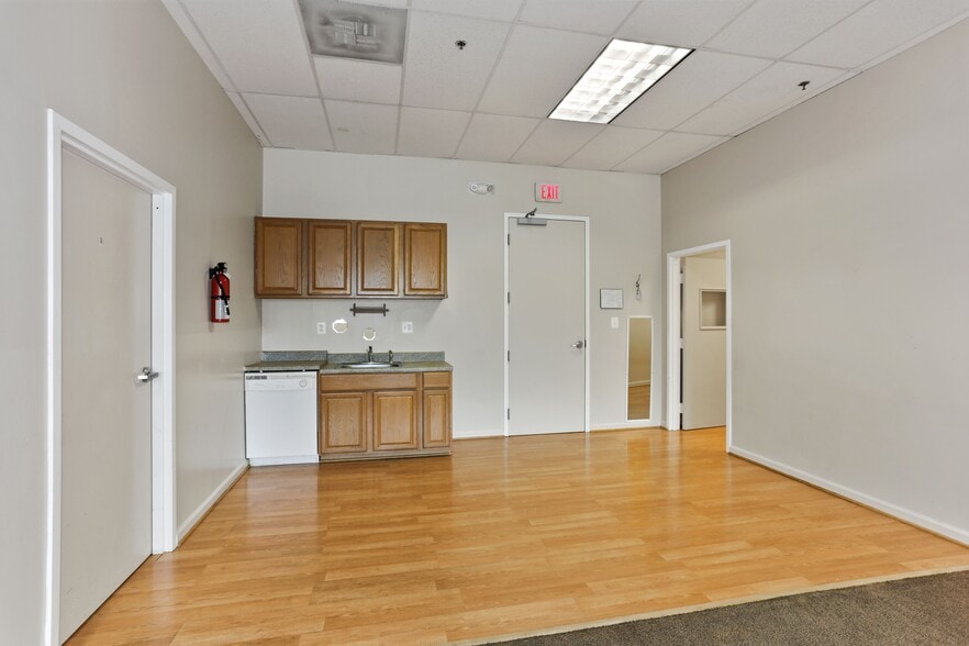 More Photos Of 4229 Lafayette Center Dr, Chantilly Office For Sale