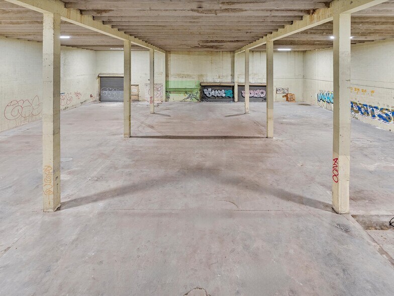 More Photos Of 301 NW 36th St, Miami General Retail For Sale