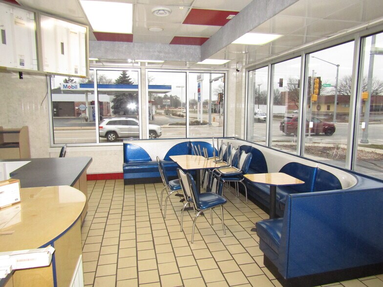 More Photos Of 1532 E Racine St, Janesville General Retail For Lease