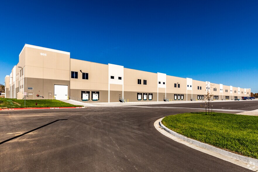 More Photos Of 905 N 69th St, Kansas City Distribution For Lease