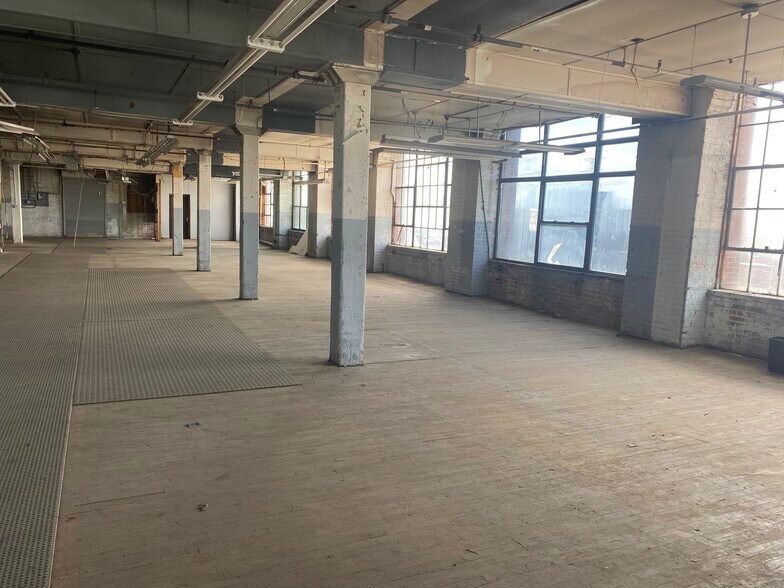 More Photos Of 401-435 N Western Ave, Chicago Industrial For Lease