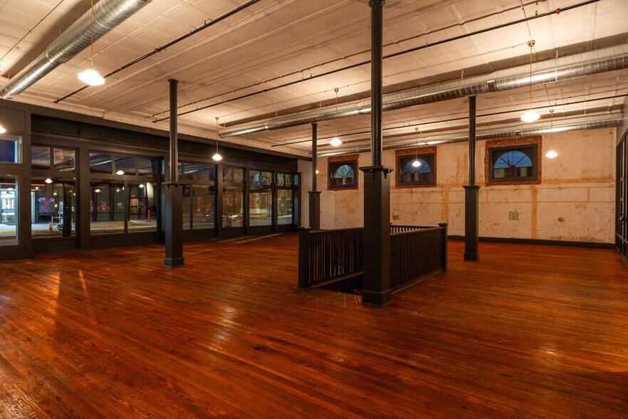 More Photos Of 119 W San Antonio St, Lockhart Storefront Retail Office For Lease