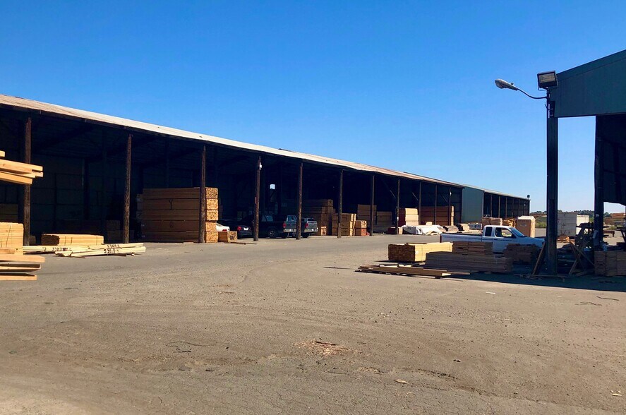 More Photos Of 5033 Feather River Blvd, Olivehurst Manufacturing For Lease