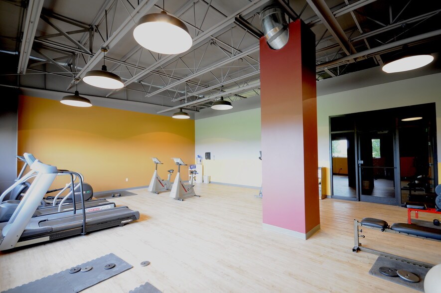 More Photos Of 100 Marketing Way, Suffield Manufacturing For Sale