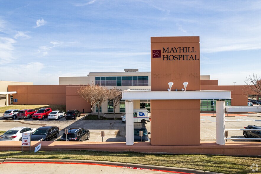 More Photos Of 2809 Mayhill Rd, Denton Hospital For Lease