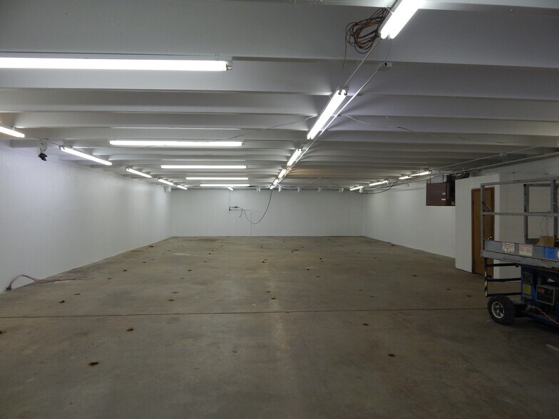 More Photos Of 7901 Prospect Ave, Kansas City Auto Repair For Sale