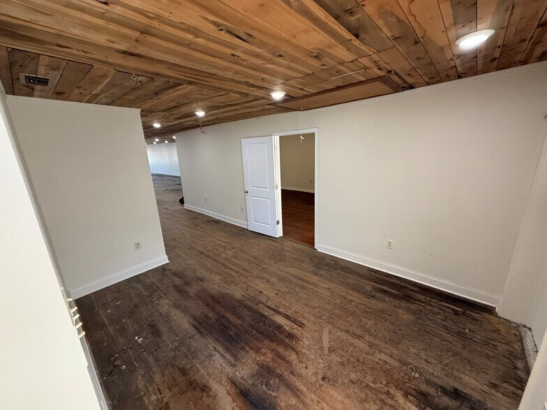 More Photos Of 221 W Main St, Woodbury General Retail For Sale