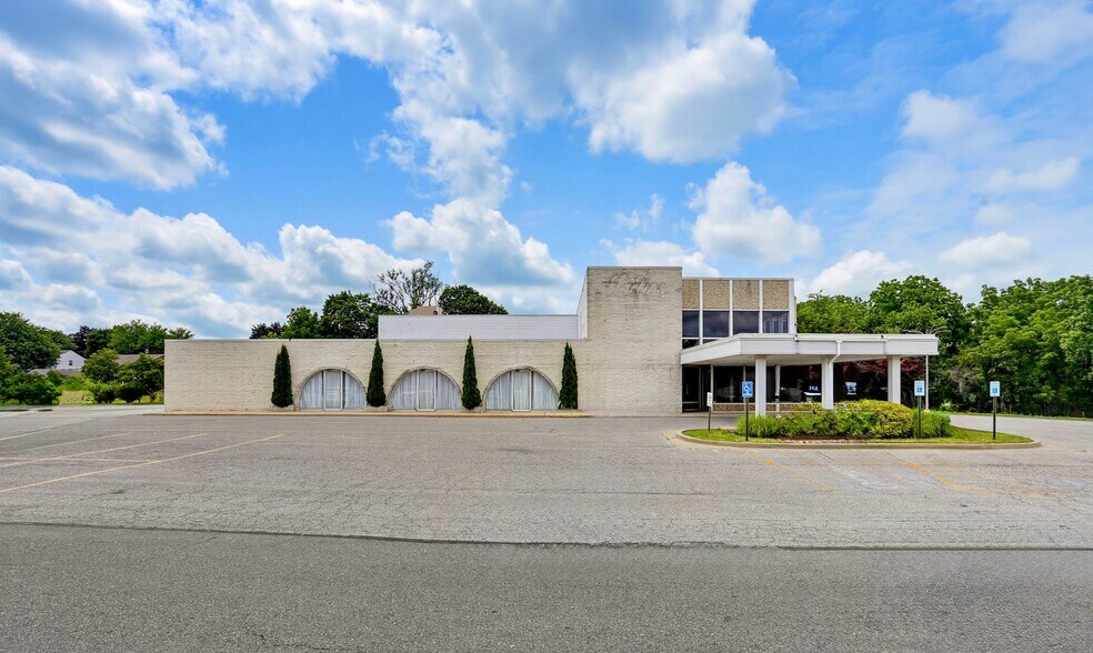 More Photos Of 505 Jermor Ln, Westminster Restaurant For Lease