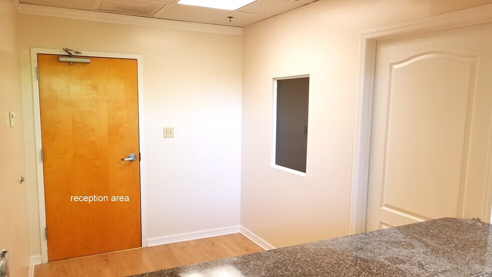 More Photos Of 7802 Kingspointe Pky, Orlando Office For Lease