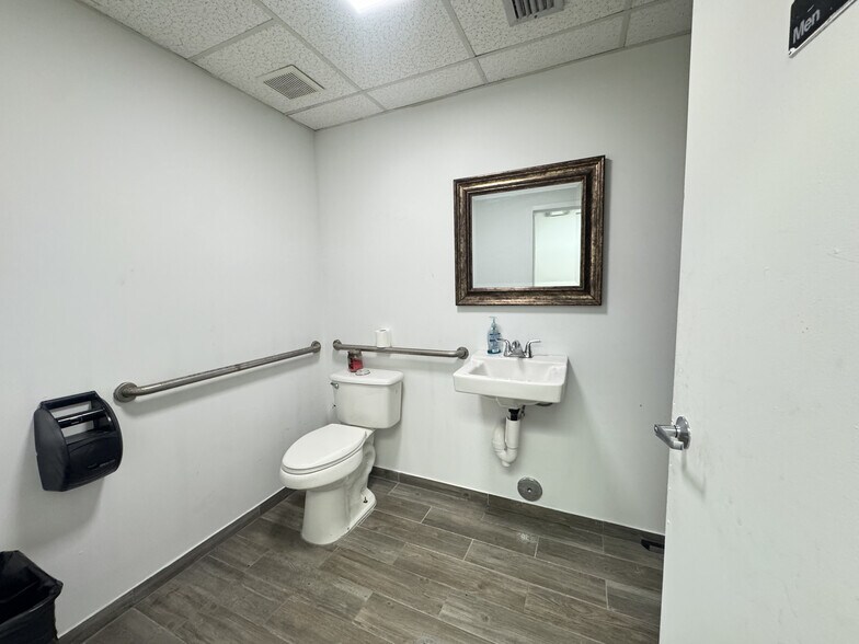 More Photos Of 4505-4599 N Pine Island Rd, Sunrise Freestanding For Lease