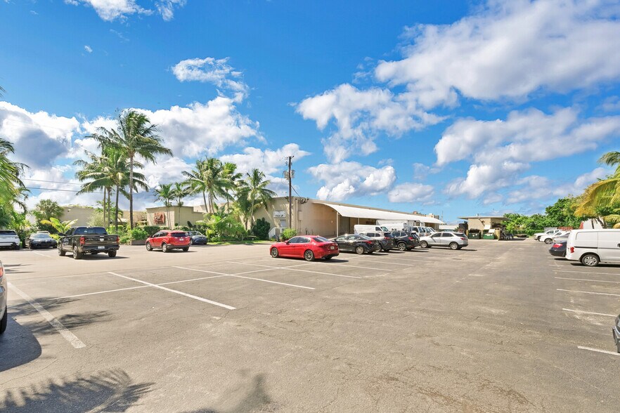 More Photos Of 4351 NE 12th Ter, Oakland Park Restaurant For Lease