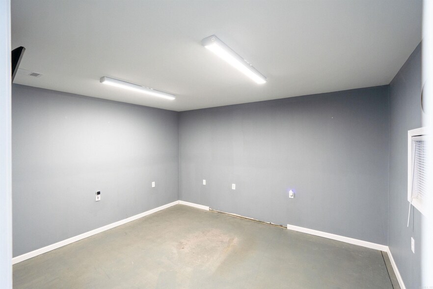 More Photos Of 119 Gemar, Pangburn Industrial For Sale
