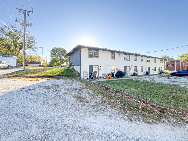 More Photos Of 408 S Mulberry St, Warrensburg Apartments For Sale