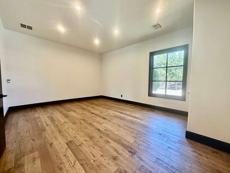 More Photos Of 2917 NW 156th St, Edmond Office Residential For Sale