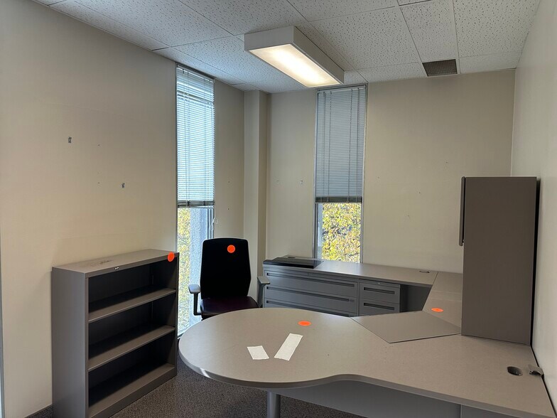 More Photos Of 606 Fayette St, Peoria Office For Sale