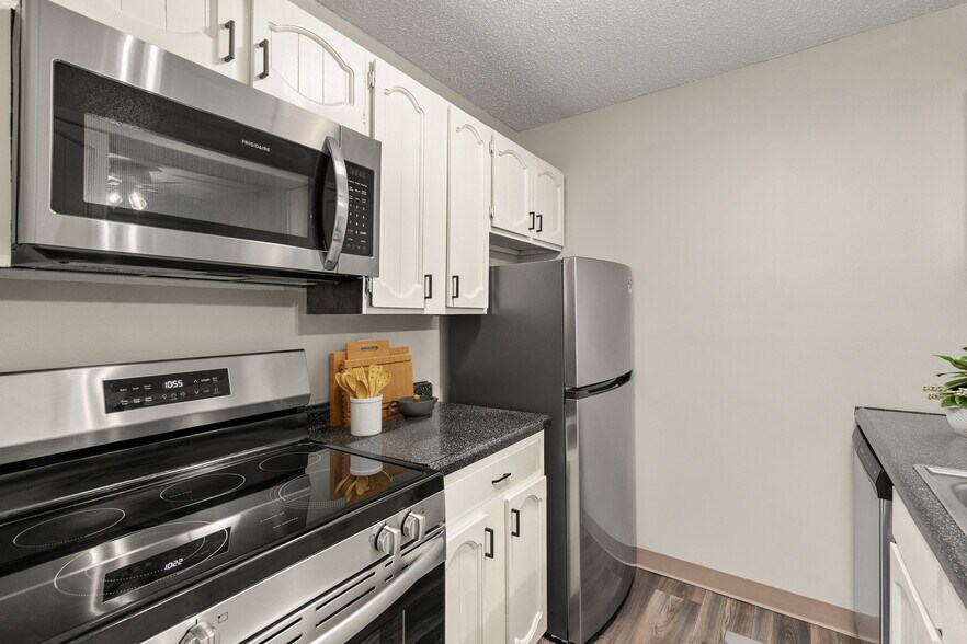 More Photos Of 100-112 5th Ave NW, Altoona Apartments For Sale