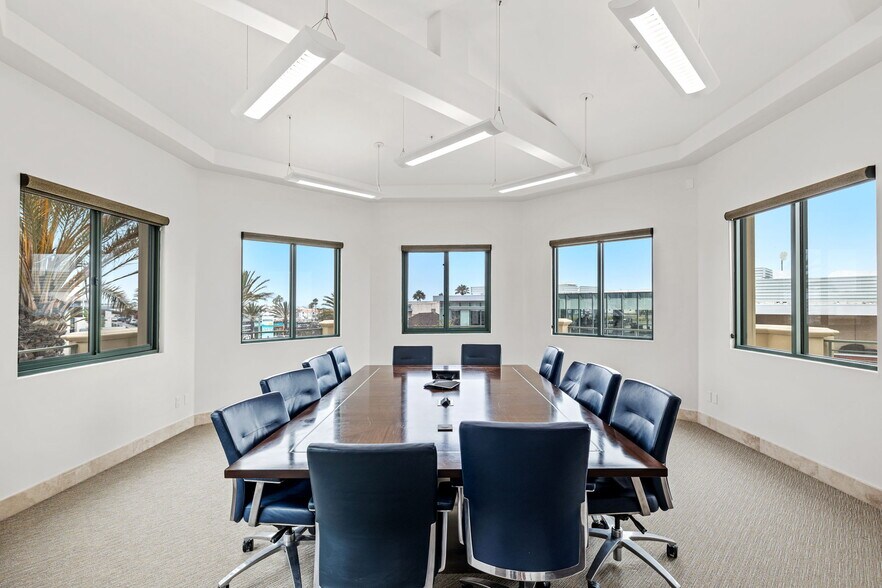 More Photos Of 205 Pier Ave, Hermosa Beach Office For Lease