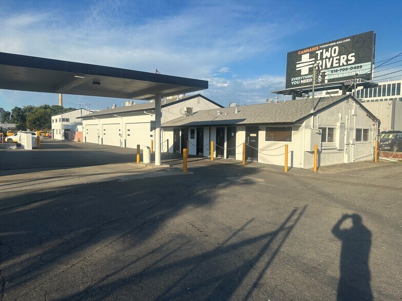 Primary Photo Of 900 Richards Blvd, Sacramento Warehouse For Sale