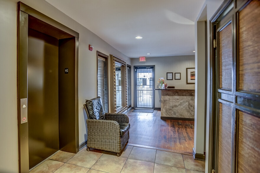 More Photos Of 1086 W Rex Rd, Memphis Freestanding For Sale