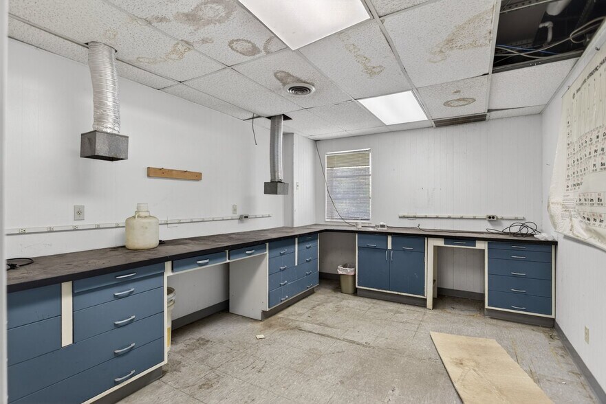 More Photos Of 52 Mid Valley Ln, Verona Warehouse For Sale