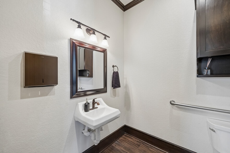 More Photos Of 12807 Haynes Rd, Houston Office For Sale