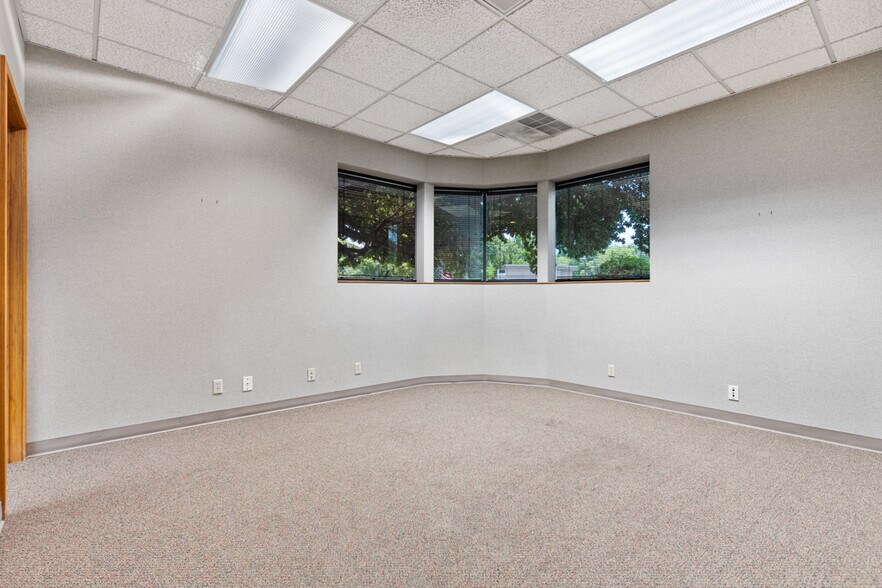 More Photos Of 915 Judson Rd, Longview Office Residential For Sale