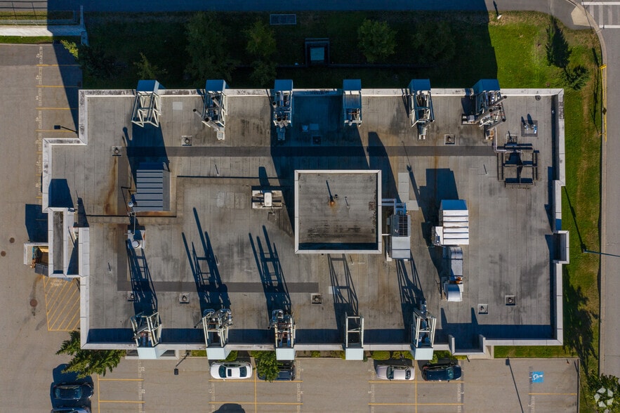 More Photos Of 4475 Wayburne Dr, Burnaby Office For Lease